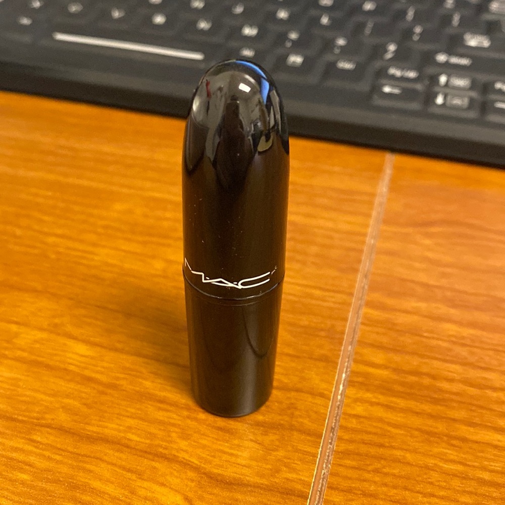 Mac cosmetics dramatic encounter lipstick